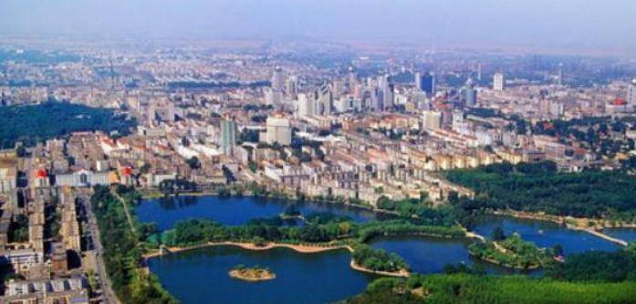 鞍山钢铁之城，繁荣与进步的交响曲